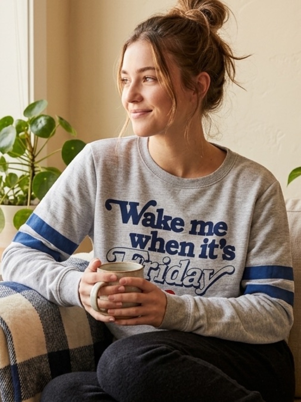 Gray Casual Graphic Sweatshirt "Wake Me When It's Friday" - Loungewear